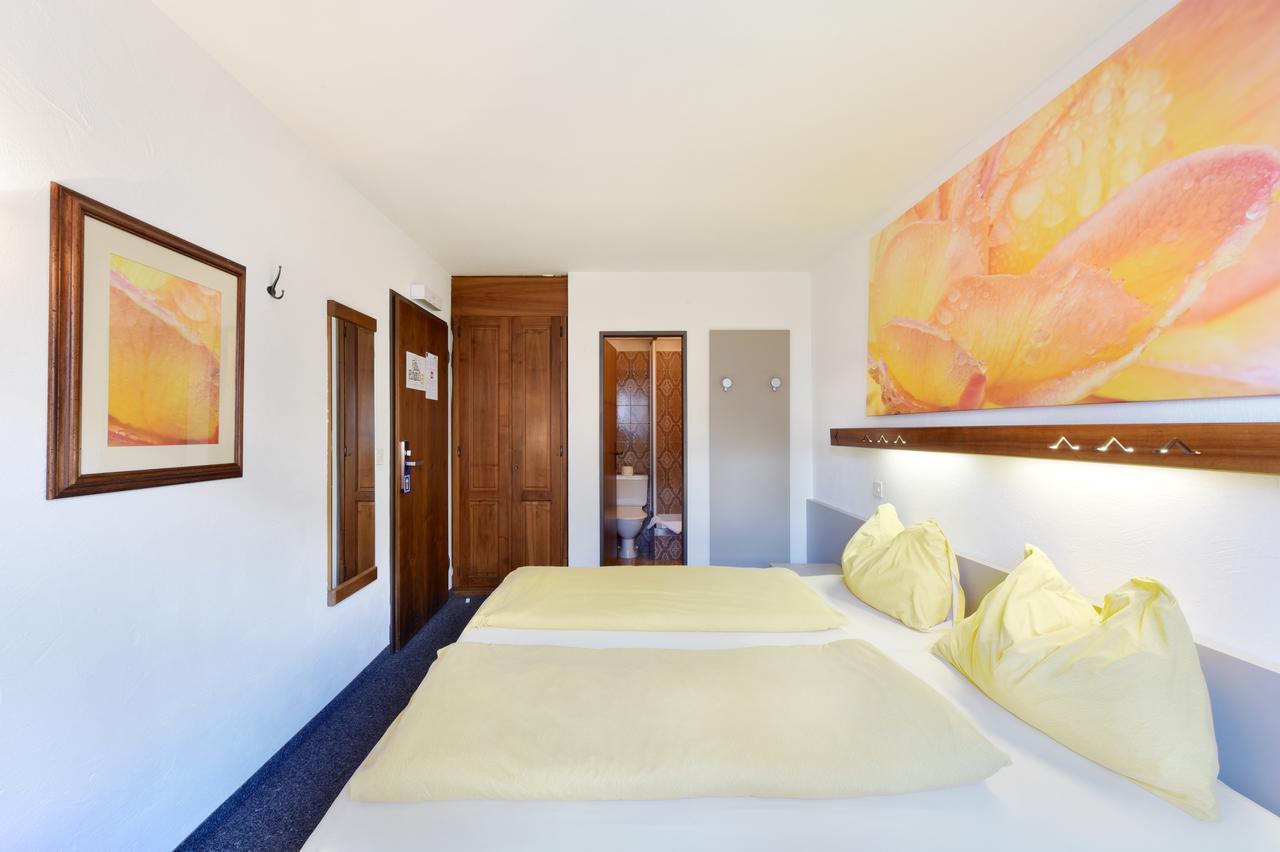 Schlosshotel - Self Check-In Hotel บริก ภายนอก รูปภาพ