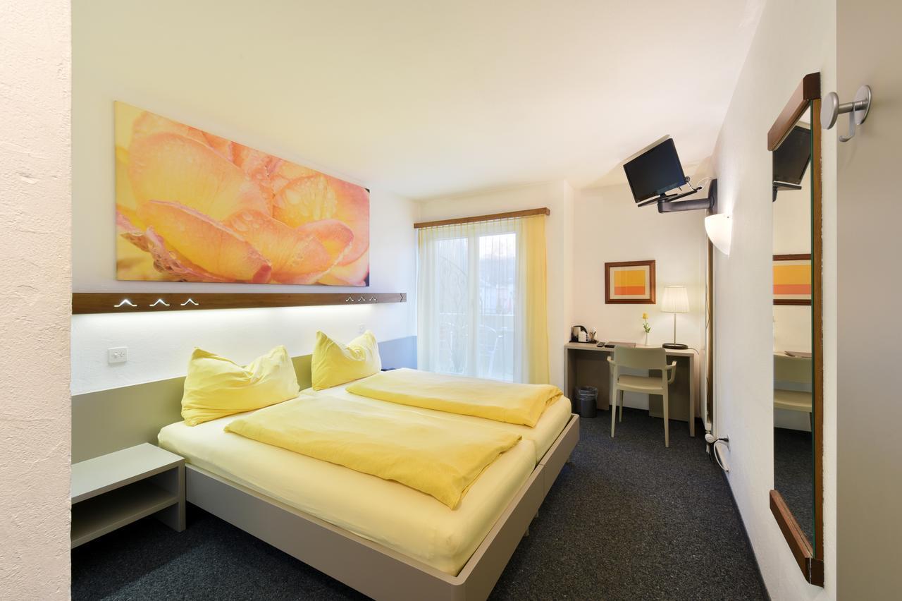 Schlosshotel - Self Check-In Hotel บริก ภายนอก รูปภาพ