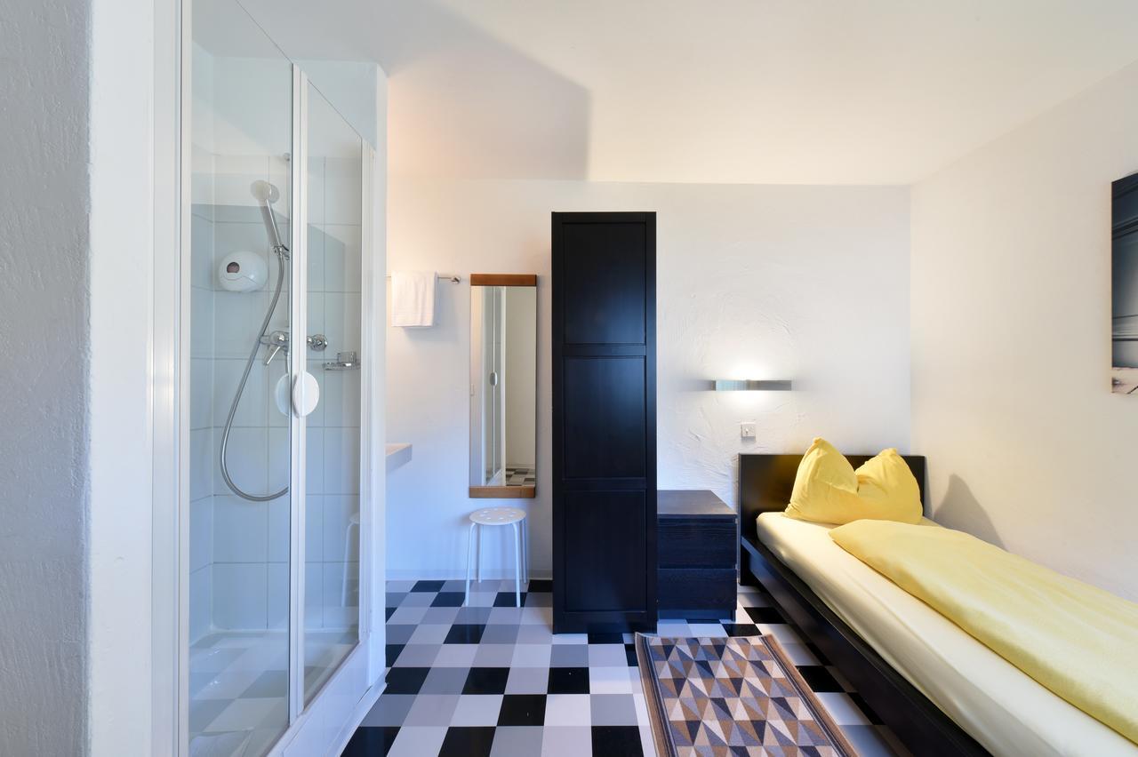 Schlosshotel - Self Check-In Hotel บริก ภายนอก รูปภาพ