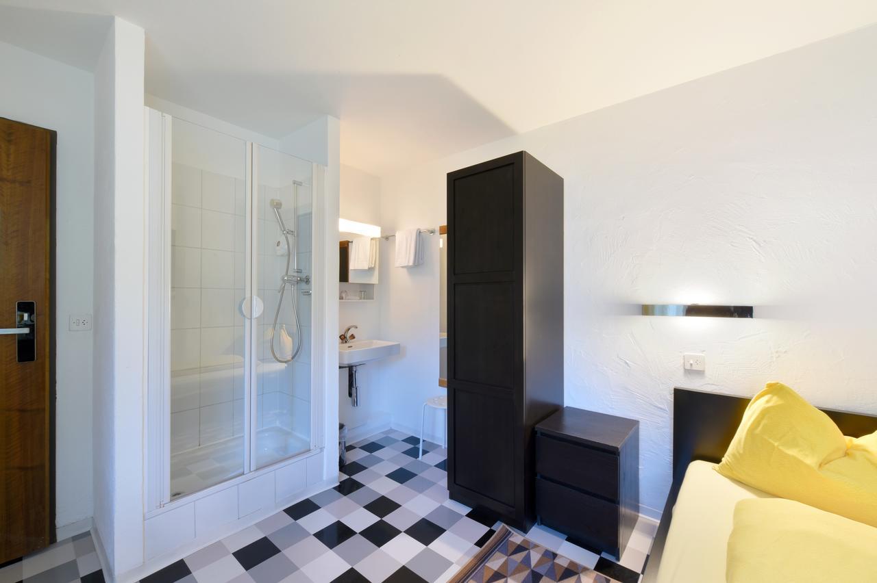 Schlosshotel - Self Check-In Hotel บริก ภายนอก รูปภาพ