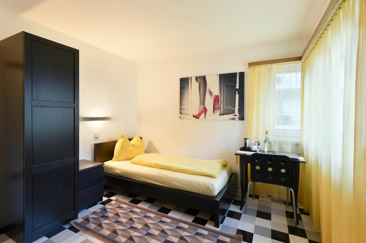 Schlosshotel - Self Check-In Hotel บริก ภายนอก รูปภาพ