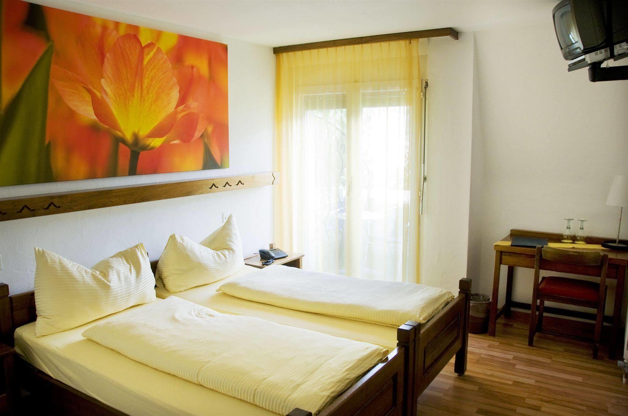 Schlosshotel - Self Check-In Hotel บริก ภายนอก รูปภาพ