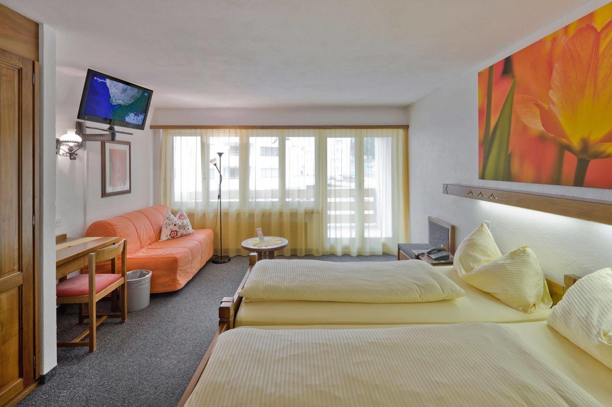 Schlosshotel - Self Check-In Hotel บริก ภายนอก รูปภาพ