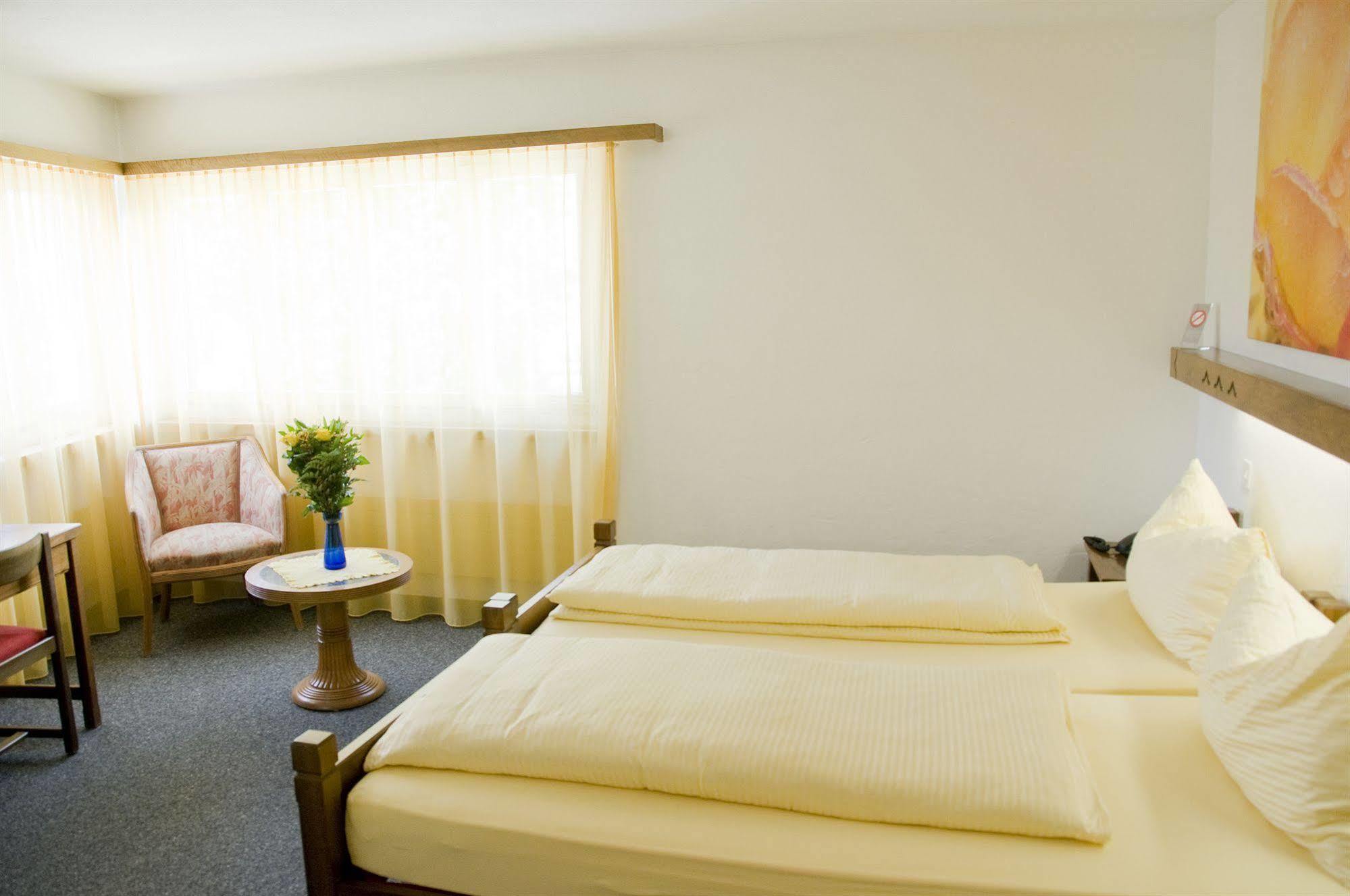 Schlosshotel - Self Check-In Hotel บริก ภายนอก รูปภาพ
